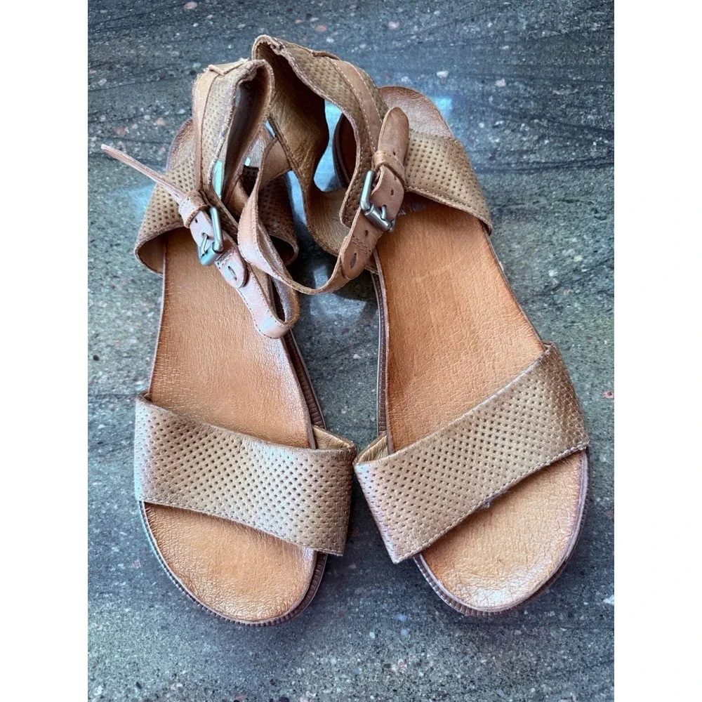 Miz‎ Mooz Women's Sandals US 8.5 Wheat Perforated Leather Ankle Strap Open-Toe